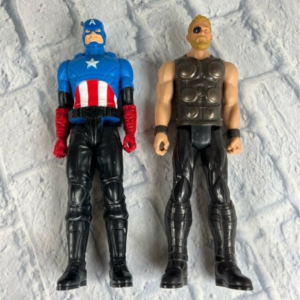 Marvel figures Captain America and Thor figures